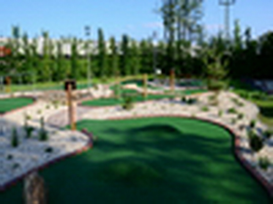 Bohumínské sportovní centrum BOSPOR - Adventure Golf - przedstawić wideo