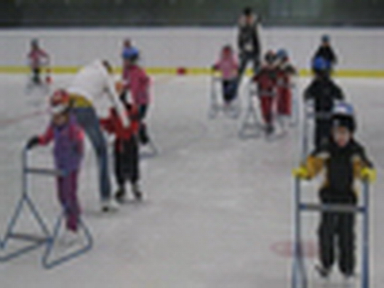 Bohumínské sportovní centrum BOSPOR - Škola bruslení - przedstawić wideo