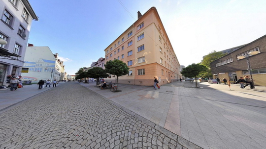 Křižovatka tř. Dr. E. Beneše a Poděbradova - Zobrazit virtuální prohlídku