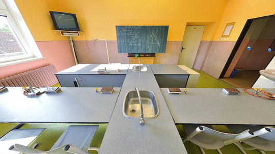 Elementary School Skřecoň - chemistry and physics classsroom - Show virtual view