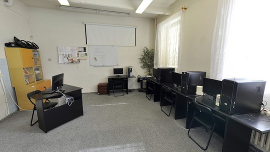 Dom Dzieci i Młodzieży - sala komputerowa - Zwiedzanie wirtualne