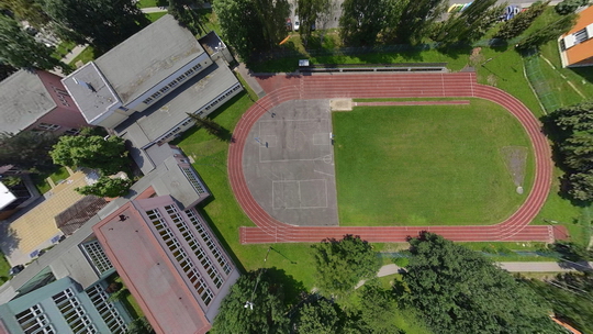 Szkoła Podstawowa przy ul. Čs. armády – bieżnia lekkoatletyczna ze sztuczną nawierzchnią  - Zwiedzanie wirtualne